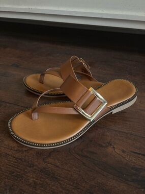 Women's Tan Leather Buckle Thong Sandals
